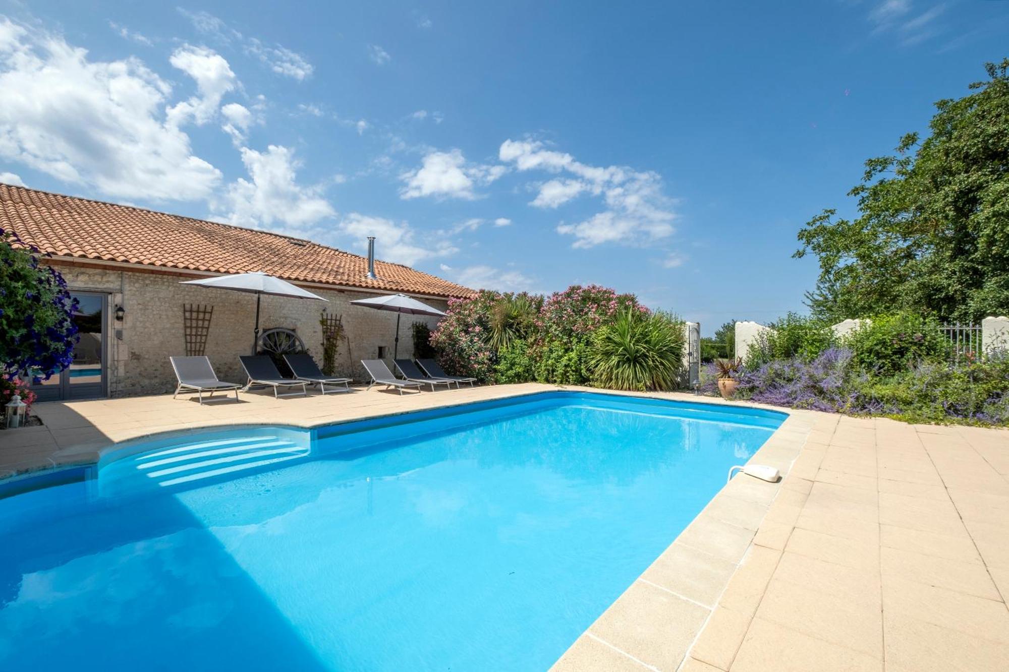 Bed and Breakfast Domaine Chez Les Rois Berneuil  Екстер'єр фото